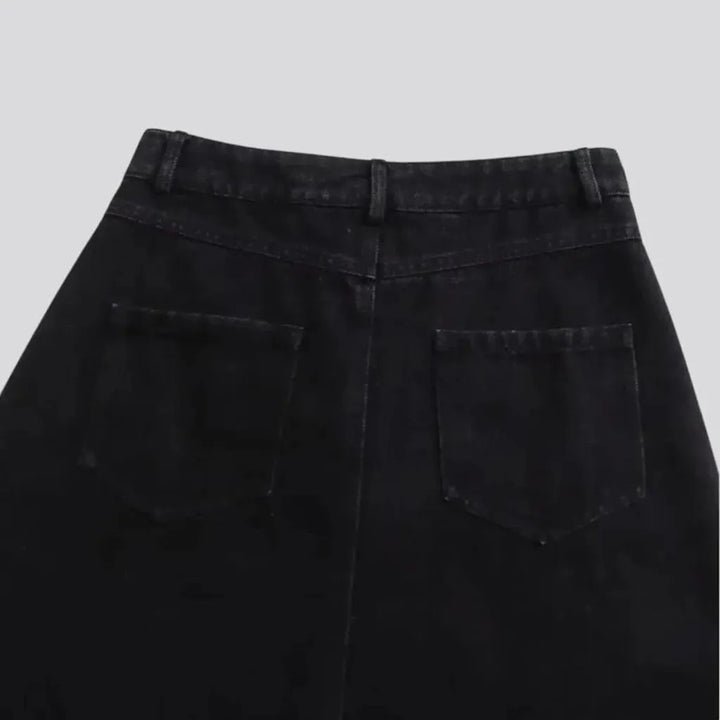 Monochrome raw hem denim skirt