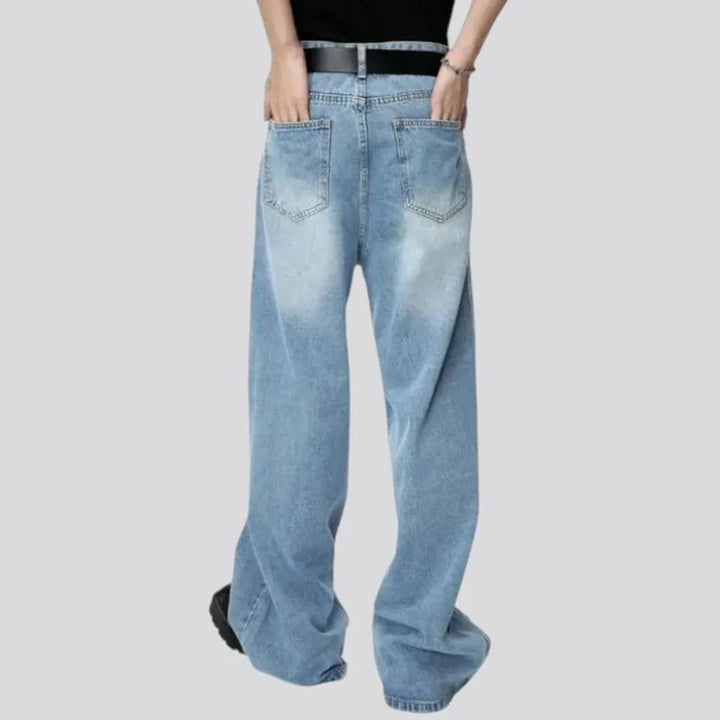 Fashionable light wash men's jeans