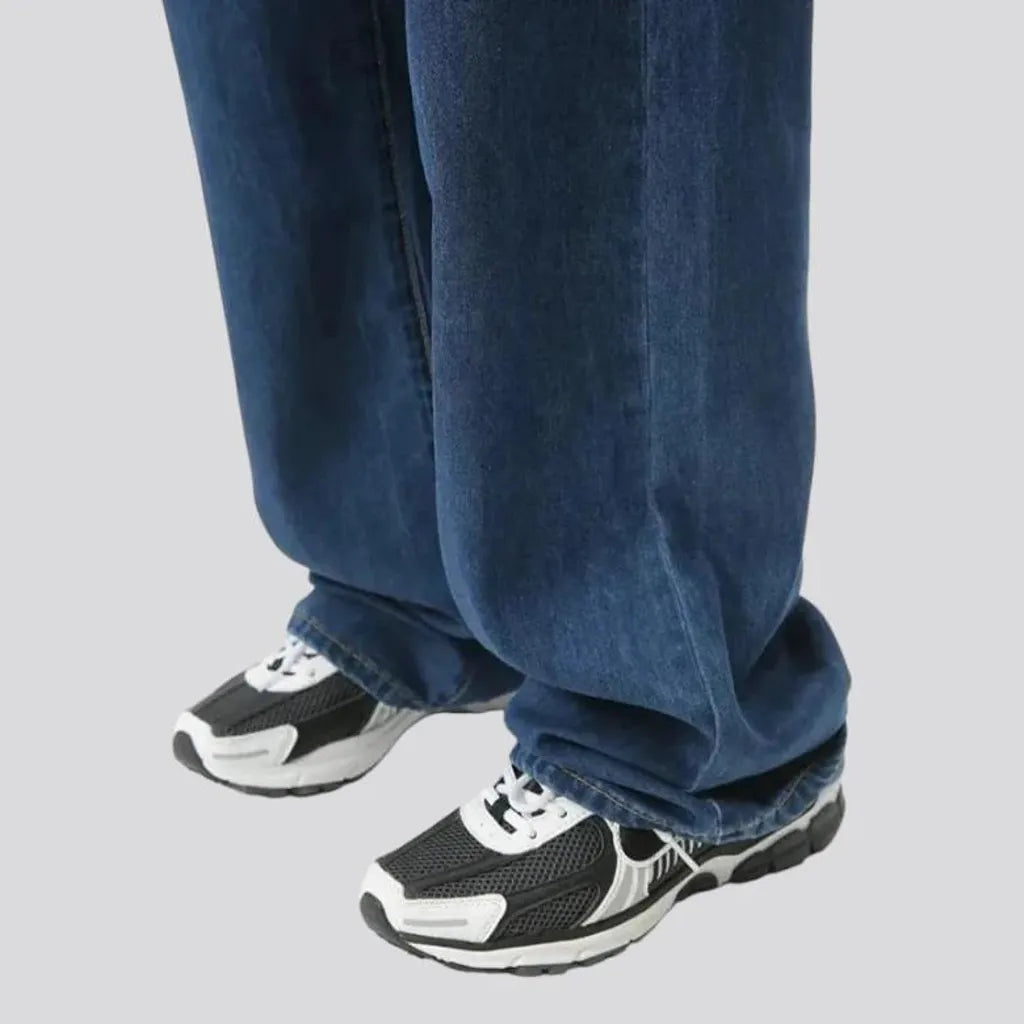 Medium-wash high-waist jeans
 for men