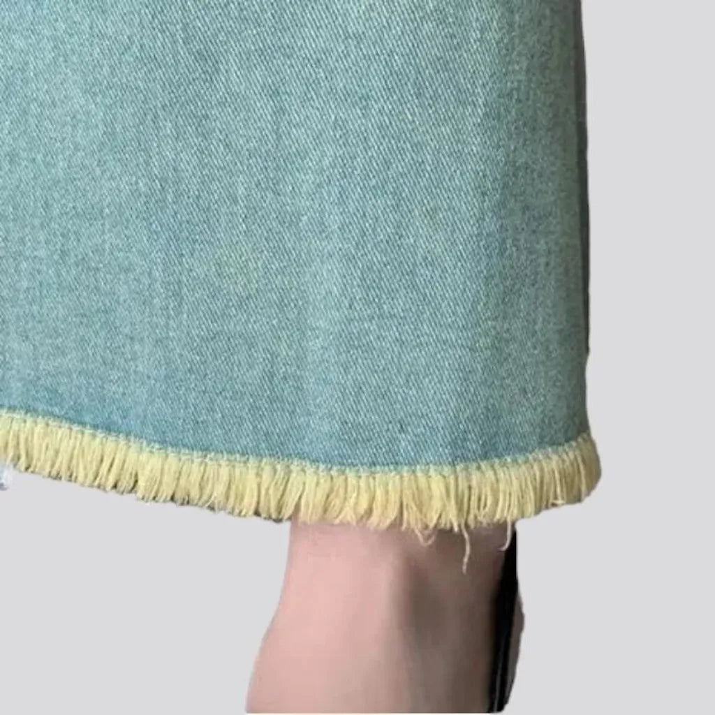 Light-wash women's jean skirt