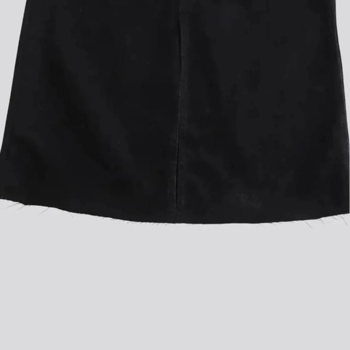 Monochrome raw hem denim skirt