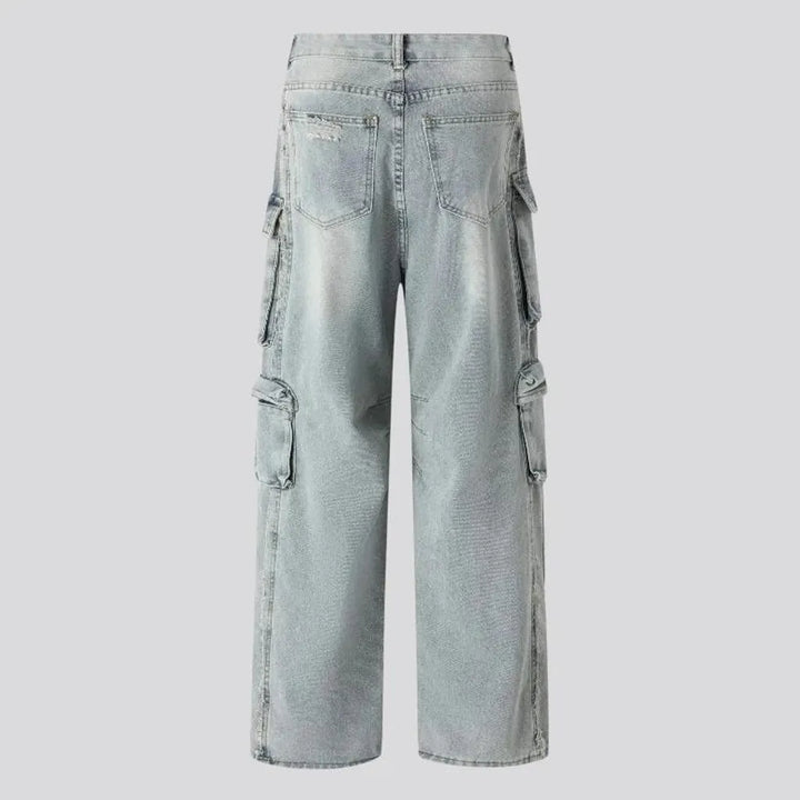 Spacious cargo pockets rippered men's jeans