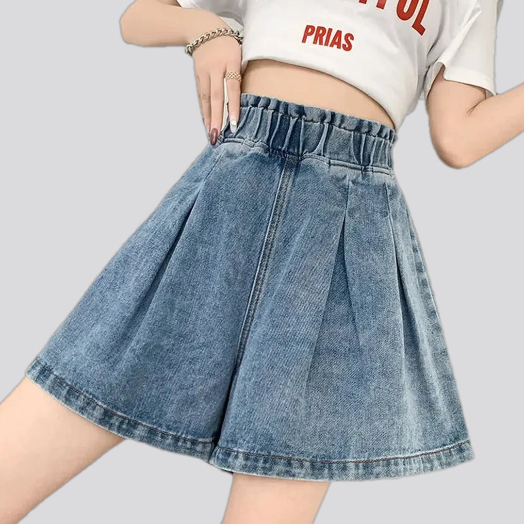 Lightweight fashion wide-fit women's denim shorts