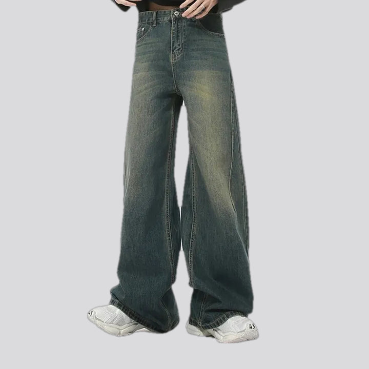 Wide fit 90s style jeans for men