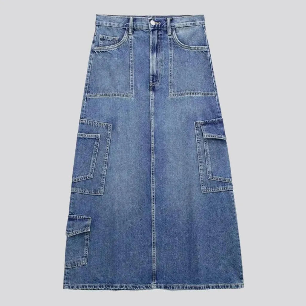 Stylish high-waist denim skirt