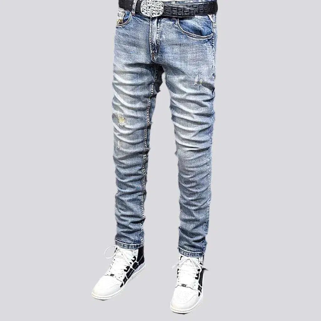 Distressed men's mid-waist jeans