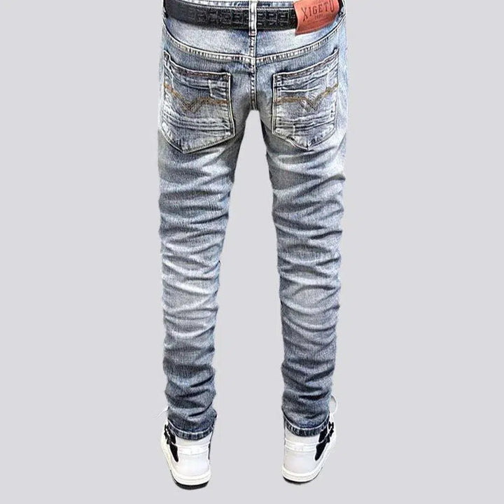 Distressed men's mid-waist jeans